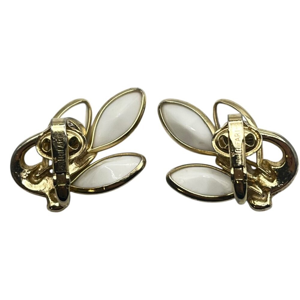 Vintage Crown‎ Trifari Gold Tone Milk Glass Leaf Clip On Earrings Glam Statement - Picture 6 of 6